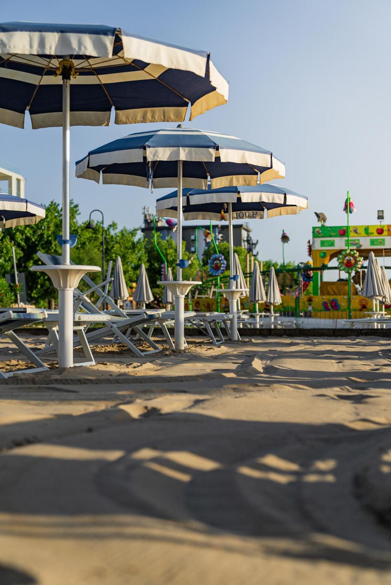 Hotel Joli Alba Adriatica Kültér fotó